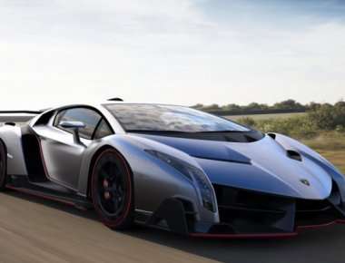 Όταν μια Lamborghini Veneno «πατάει» σε βρεγμένη πίστα (βίντεο)